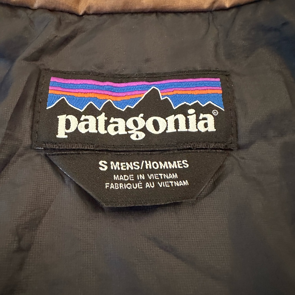 Patagonia Men’s Gold Nano Puff Jacket (Size S) - Picture 4 of 7
